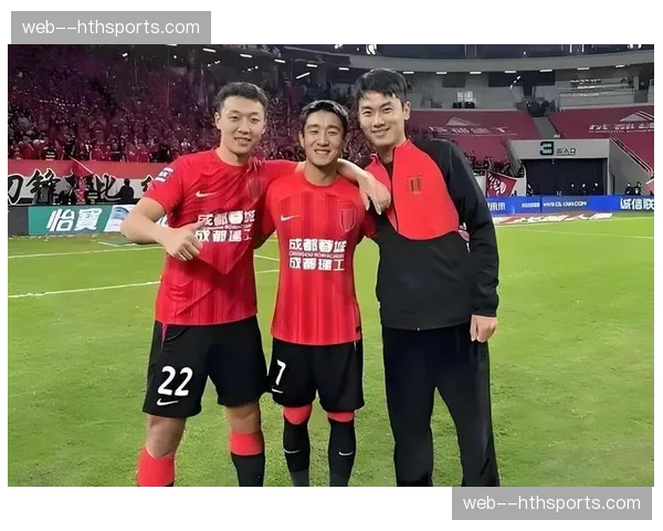 韦世豪绝杀后狂奔庆祝，成都蓉城替补席沸腾